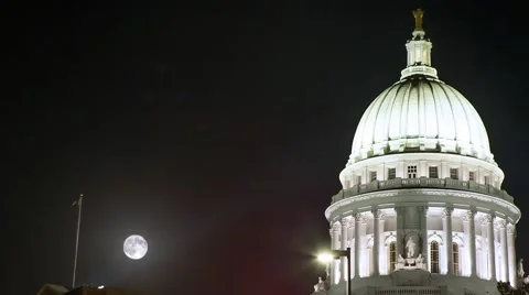 Time lapse of blue moon rising in Madison, Wisconsin.mp4 Stockbeeldmateriaal 54145991