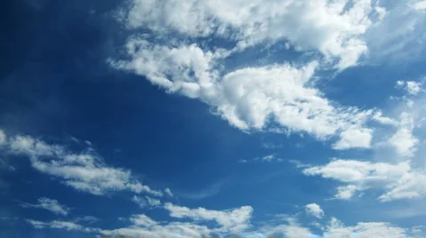 Time lapse of blue sky with fast moving clouds Vidéo 917826