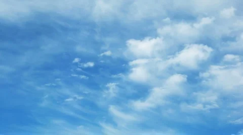 Time lapse of blue sky with fast moving clouds Vidéo 917853