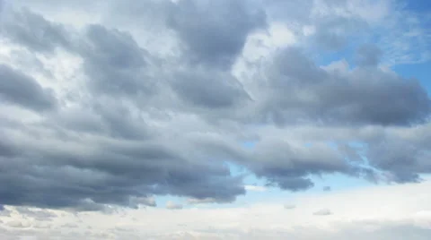 Time lapse of blue sky with fast moving clouds 库存影片 917906