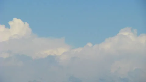 Time lapse of blue sky with fast moving clouds 库存影片 917918