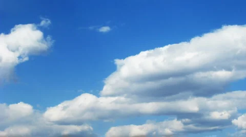 Time lapse of blue sky with fast moving clouds 库存影片 917974