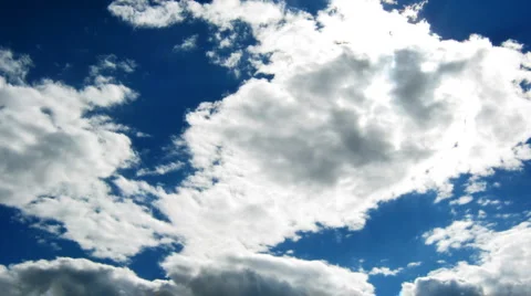 Time lapse of blue sky with fast moving clouds with sun Video stock 918001