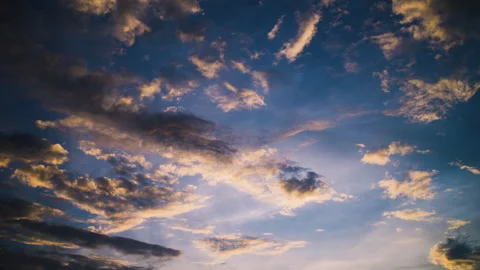 Time lapse of a blue sky with moving clouds Stock Footage 277175419