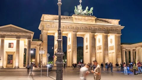 Time Lapse Brandenburg Gate, Berlin, Moon At Night Stock-Footage 138590191
