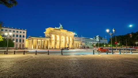 Time Lapse Of Brandenburg Gate at might With movement of cars. berlin,germany 스톡 동영상 138593589
