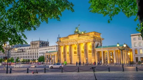 Time Lapse Of Brandenburg Gate With movement of cars. berlin,germany Stock-Footage 138593219