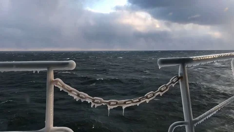 Time lapse from the bridge of a ship in a storm Video stock 89964008