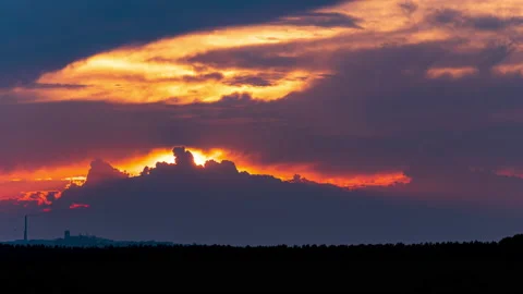 Time Lapse Bright Orange Sunset Sun Sets Behind the Clouds 스톡 동영상 218156059