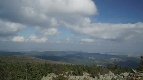 Time lapse from Brocken Mountain. Clouds casting shadows into the Harz valley Stockbeeldmateriaal 170442206