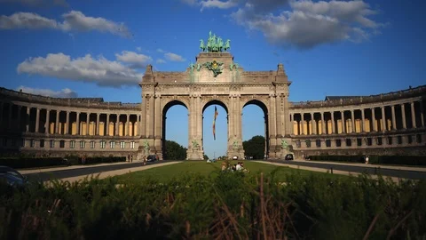 Time Lapse of Brussels People Visit Triumphal Arch Famous Landmark Sightseeing Video stock 106066190