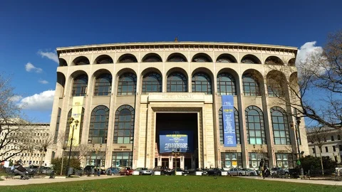 Time Lapse of Bucharest with People Visit National Theatre Building Landmark Day Vídeos de archivo 98733954
