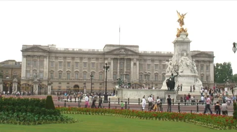 Time-lapse of Buckingham Palace and the Victoria Memorial. Stock Footage 52319976