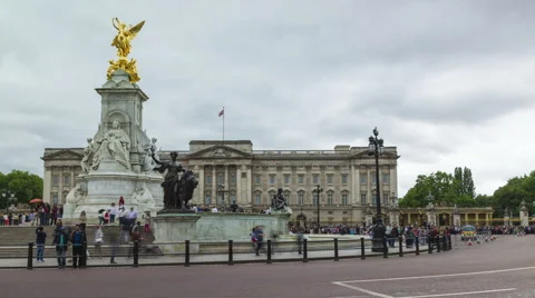 Time lapse of Buckingham Palace on a cloudy day, London, UK Stock Footage 41233903