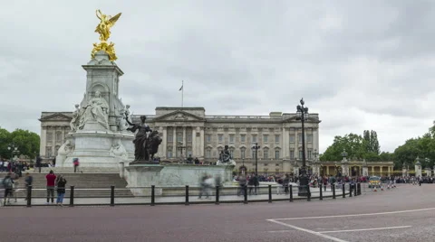 Time lapse of Buckingham Palace on a cloudy day Stock Footage 48014056