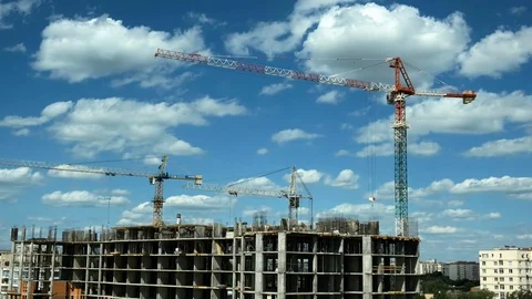 Time lapse builders and cranes working on the construction site Video stock 129271992
