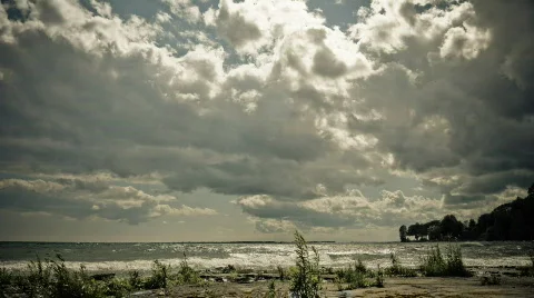 Time Lapse of Building Clouds over Shoreline Vídeos de archivo 771099