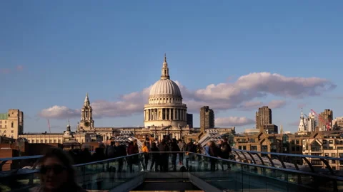 A time lapse of the busy Millennium Bridge leading towards St Pauls Cathedral Stock Footage 171267547