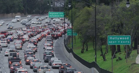 Time-lapse of busy rush hour traffic on 101 in Los Angeles, California Vídeo Stock 115073705