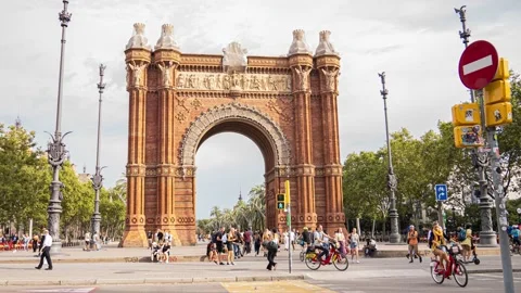 Time Lapse of Busy Traffic in Front of the Arco du Triunfo, Barcelona, 4K Stock Footage 210424122