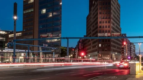 Time lapse car lights and traffic lights in Berlin, Germany Video stock 108625904