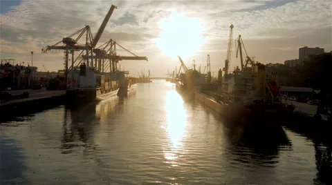 Time-lapse of cargo ship moving load at port Stock Footage 62619973