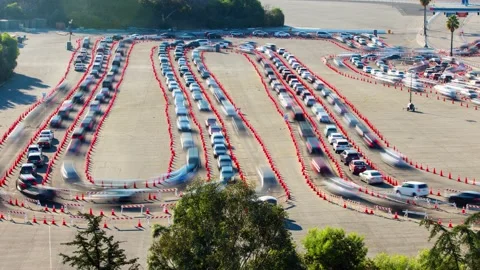 Time lapse of cars at a testing site to receive the Coronavirus vaccine Video stock 239856924