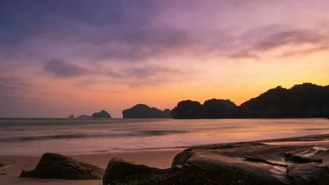 Time lapse Cat Ba tropical beach romantic sunset dramatic sky, long exposure blu Stock Footage 121663148