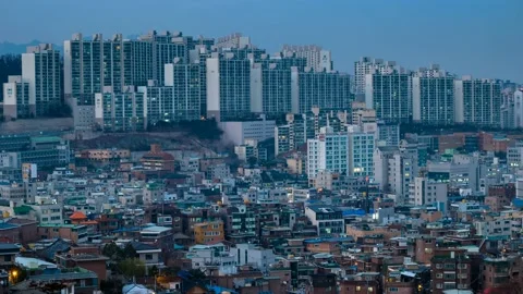 Time lapse changes from daytime to nighttime in residential areas. Vidéo 145889481