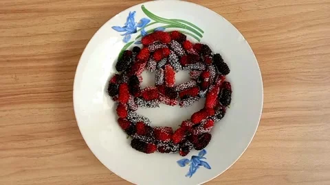 Time lapse of changes in mulberry fruit melting Video stock 290010413