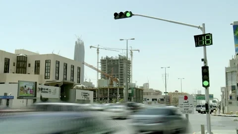 Time lapse of changing traffic lights at a Riyadh intersection 库存影片 346426715