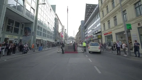 Time lapse of Checkpoint Charlie 스톡 동영상 81810392