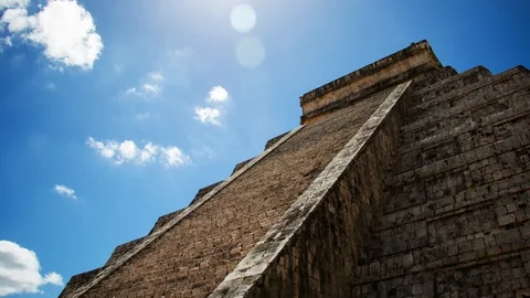 Time Lapse Chichen Itza  pyramid found in Yucatan Mexico. Kukulkan temple used f Stock Footage 87047779