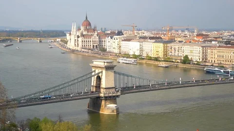 Time lapse - The chine bridge, Danube river - Hungary Video stock 126865008