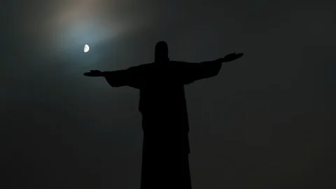 Time lapse of the Christ the Redeemer, moon and clouds at night Video stock 116335933