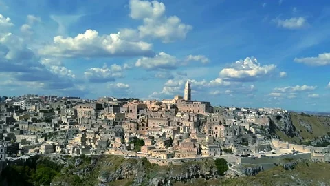 Time lapse, cielo e nuvole in movimento su un antica città Stock-Footage 139910319