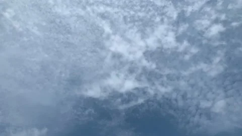 Time lapse of cirrus and cirrocumulus cloud currents 스톡 동영상 130798853