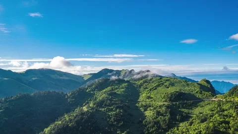 Time Lapse of Clear Sky Green Peak Mountain Ridge Flow Cloud Thread Video stock 337942909