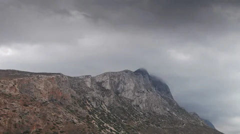 Time lapse clip of clouds on the mountain top Vidéo 31444178