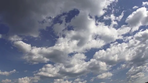 Time-lapse clip of fluffy clouds over blue sky. Stock Footage 80209404