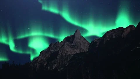 Time lapse clip of Polar Light Aurora Borealis in the night sky Northern lights Vídeo Stock 334658724
