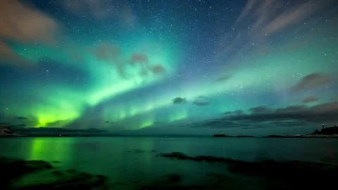 Time lapse clip of Polar Light Aurora Borealis in the night sky Northern lights Vídeos de archivo 334658731