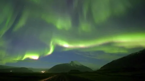 Time lapse clip of Polar Light or Northern Light in the night sky. Blue, pink Vidéo 334658778