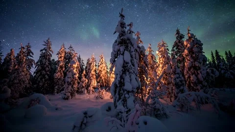 Time lapse clip of Polar Light or Northern Light in the night sky. Blue, pink 動画素材 334658860