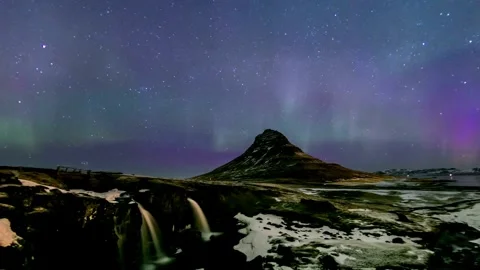 Time lapse clip of Polar Light or Northern Light in the night sky. Blue, pink Vídeos de archivo 334659158