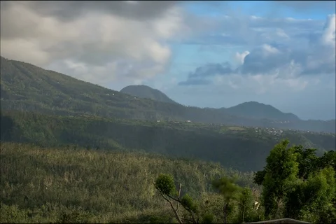 Time lapse clip of rain clouds over a valley Stockbeeldmateriaal 91156453