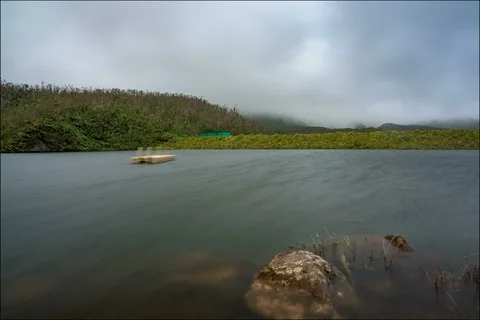 Time lapse clip of small barge floating on lake Stockbeeldmateriaal 91154818