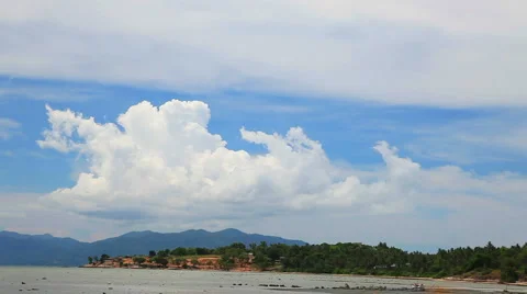 Time lapse clip of white clouds over blue sky Video stock 4760880