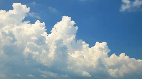 Time lapse clip of white clouds over blue sky Video stock 10809530