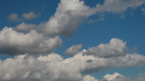 Time lapse clip of white fluffy clouds over blue sky Video stock 35501904